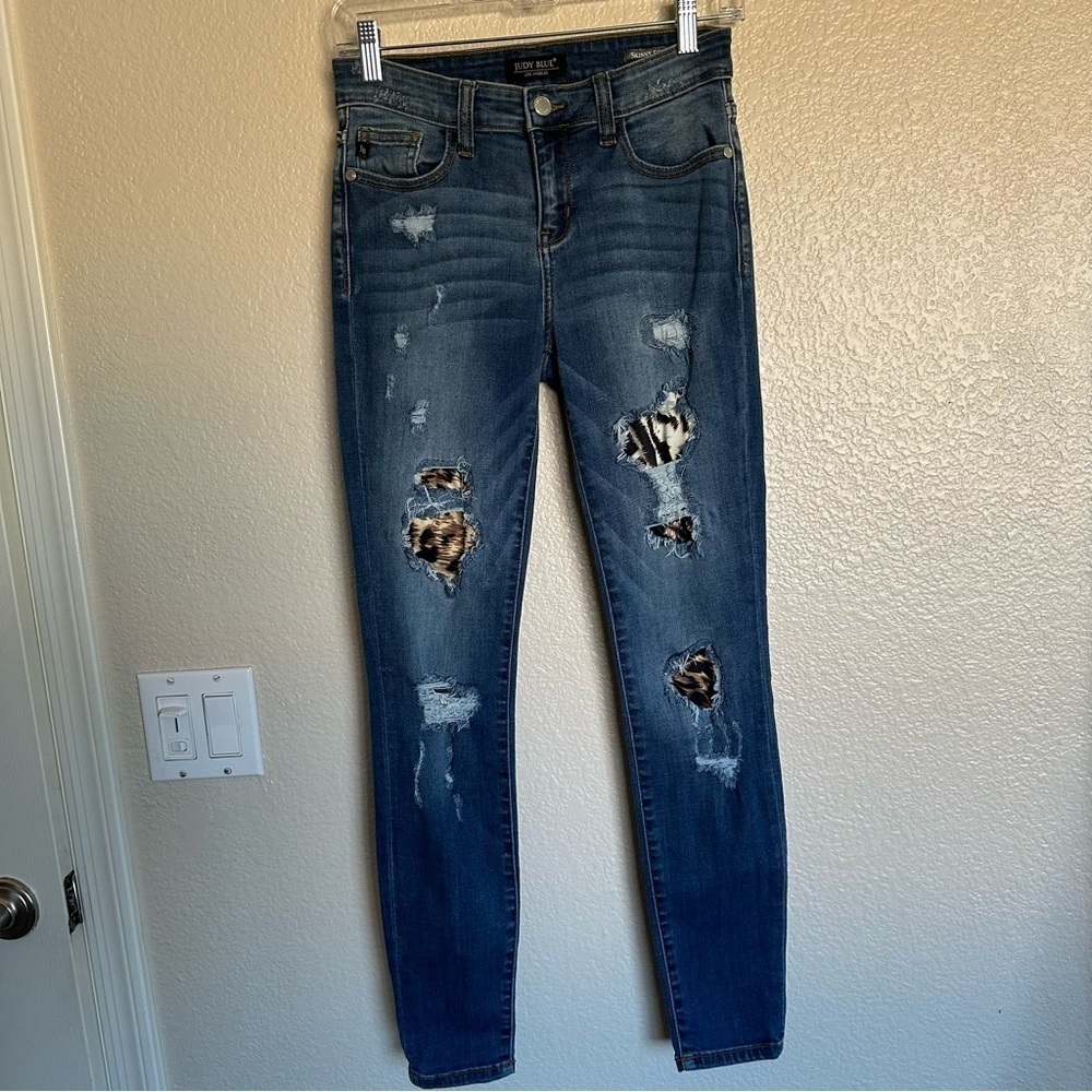 Judy Blue Workin' It Leopard Patch Skinny Jeans Size 26 - Picture 3 of 17